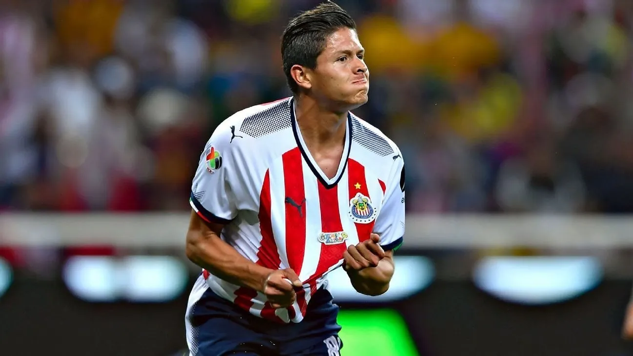 Delantero de Chivas se va a China luego de ser ídolo en Costa Rica