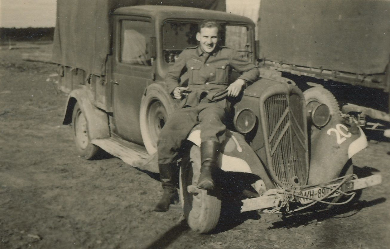 Foto 2.Wk Soldat Beute-Lkw  CITROEN  Militärauto