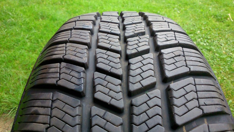 gume-zimske-barum-polaris-3-185-60-14-slika-3951