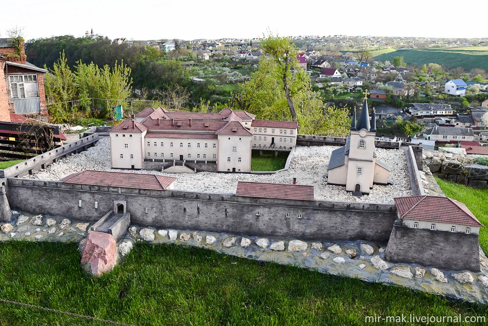 Musée de la miniature à Kamianets-Podilskyi Miniatures-museum-castles-kamianets-podilskyi-ukraine-14