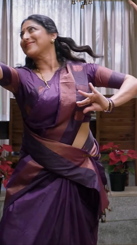 Lakshmi Gopalaswamy Navel show in saree mp4 snapshot 00 00 929