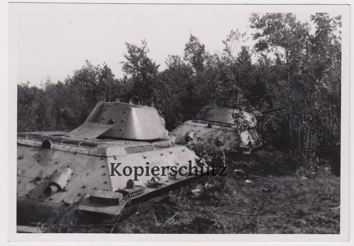 Foto 2.Wk Russland Ukraine zerstörte russische Panzer Tank T-34 