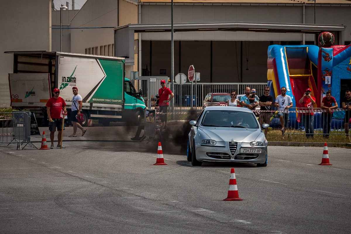 34284584_10214290121100361_4242638217624420352_o