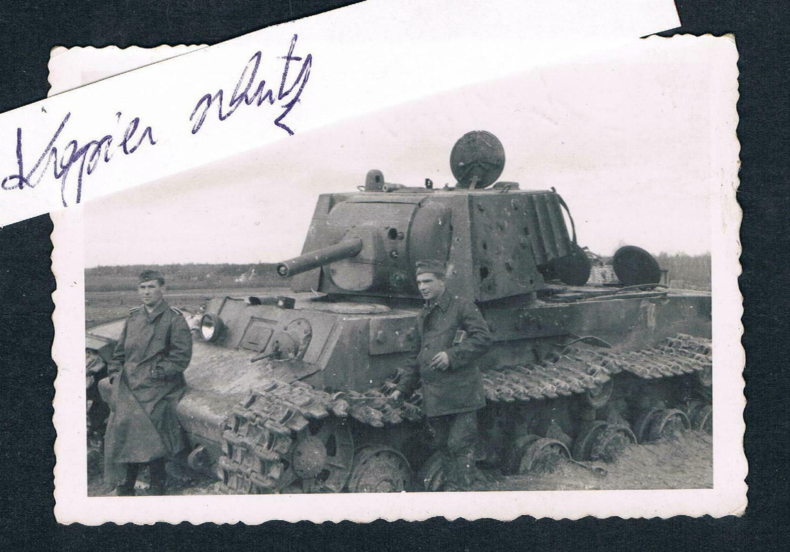 originales Foto zerstörte russischer Panzer KW 1 (KB 1)-Tank- Russland