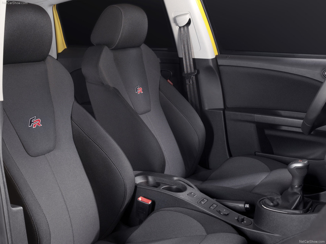 Seat-Leon_FR_2007_interior
