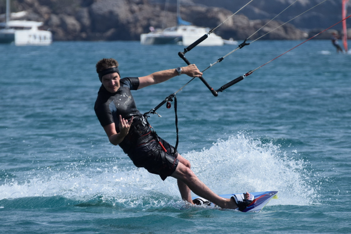 ECDD2278-A470-4475-BDF9-B62DE76A7E9C