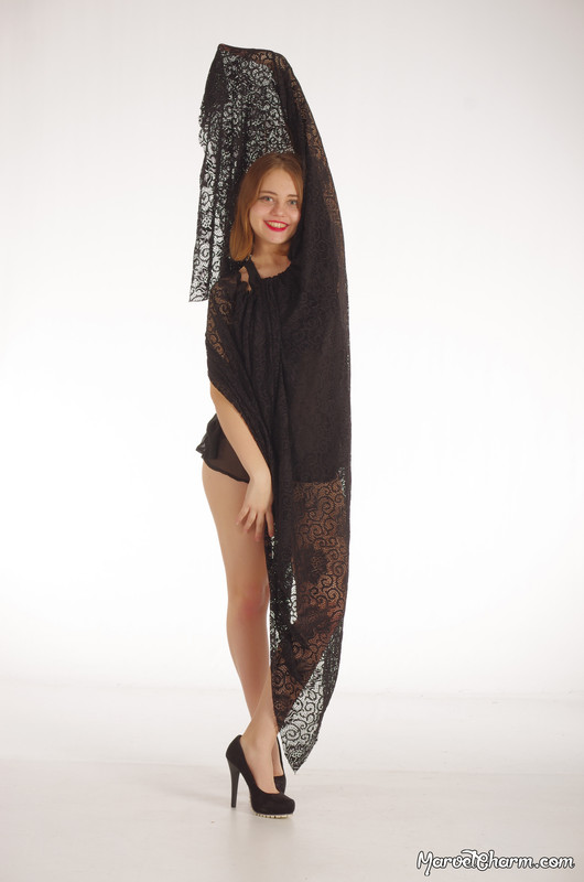 MarvelCharm_Nicolette-Black-Lace-070