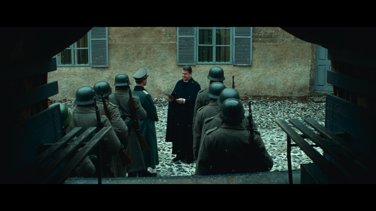 mpv-shot_White.Bird.2023.2160p.UHD.BDRemux.HDR.DV.HEVC-Нечипорук_00_30_30_0004