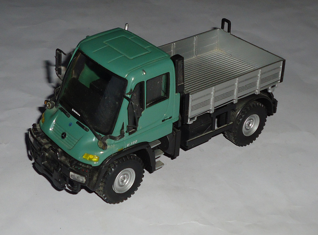 Mercedes-Benz-Unimog-U300 1