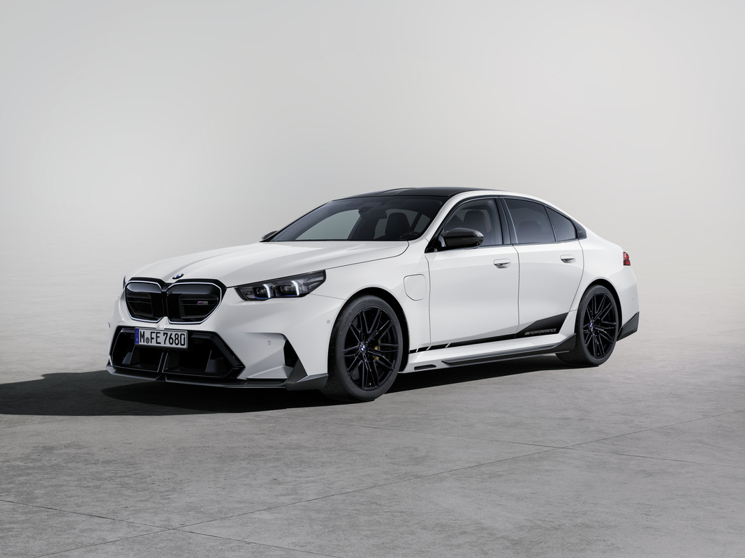 P90562737_highRes_the-bmw-m-performanc