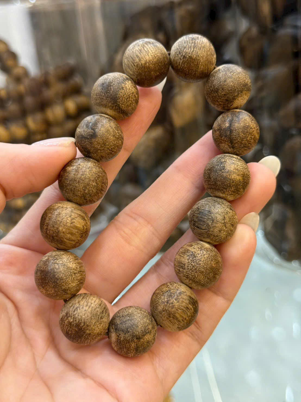 これが本物の沈香のブレスレットかどうか教えてもらえますか？出品者は