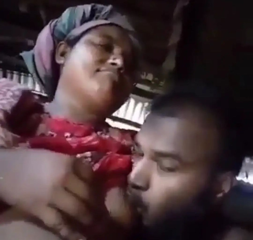 Desi men sucking karela aunty big boobs viral video