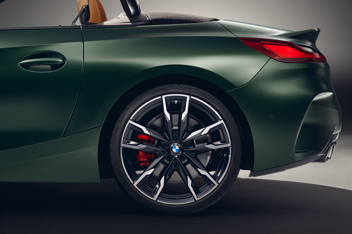 P90535786_highRes_the-bmw-z4-m40i-with