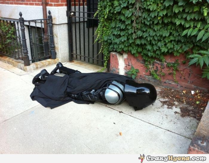 darth-vader-drunk-on-the-street-photo.jpg