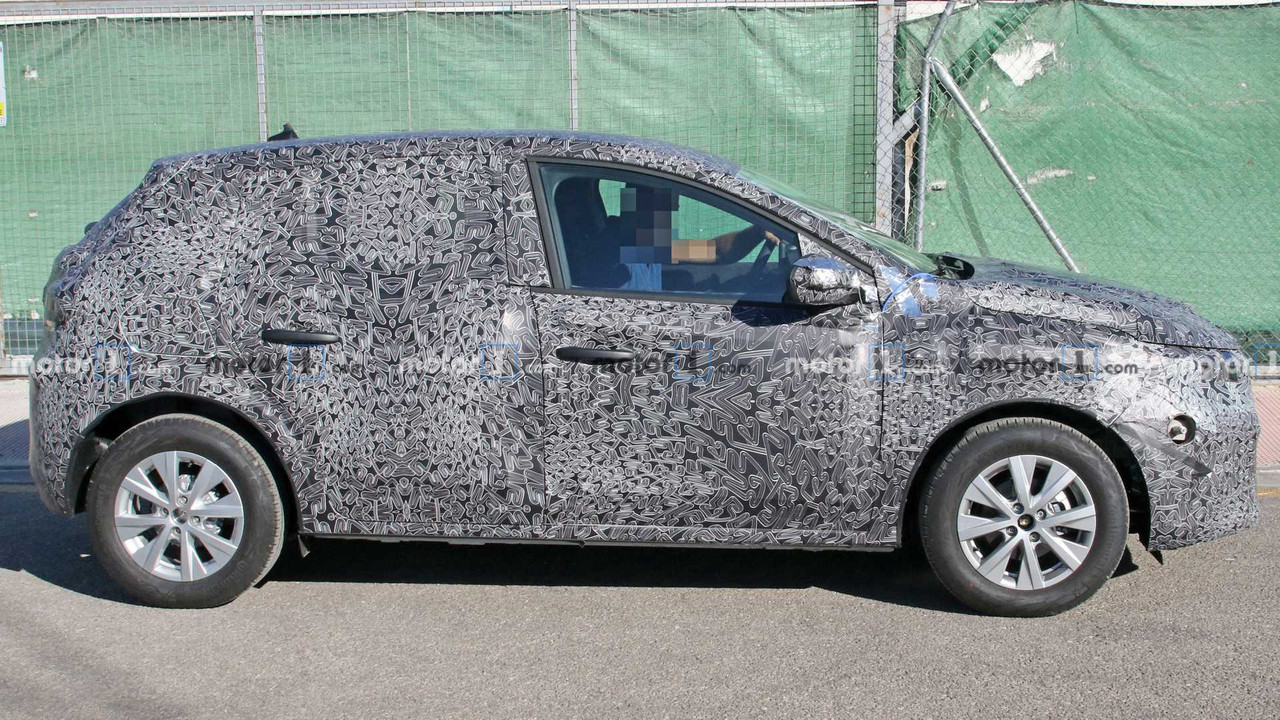 2020-dacia-sandero-spy-photo (1)