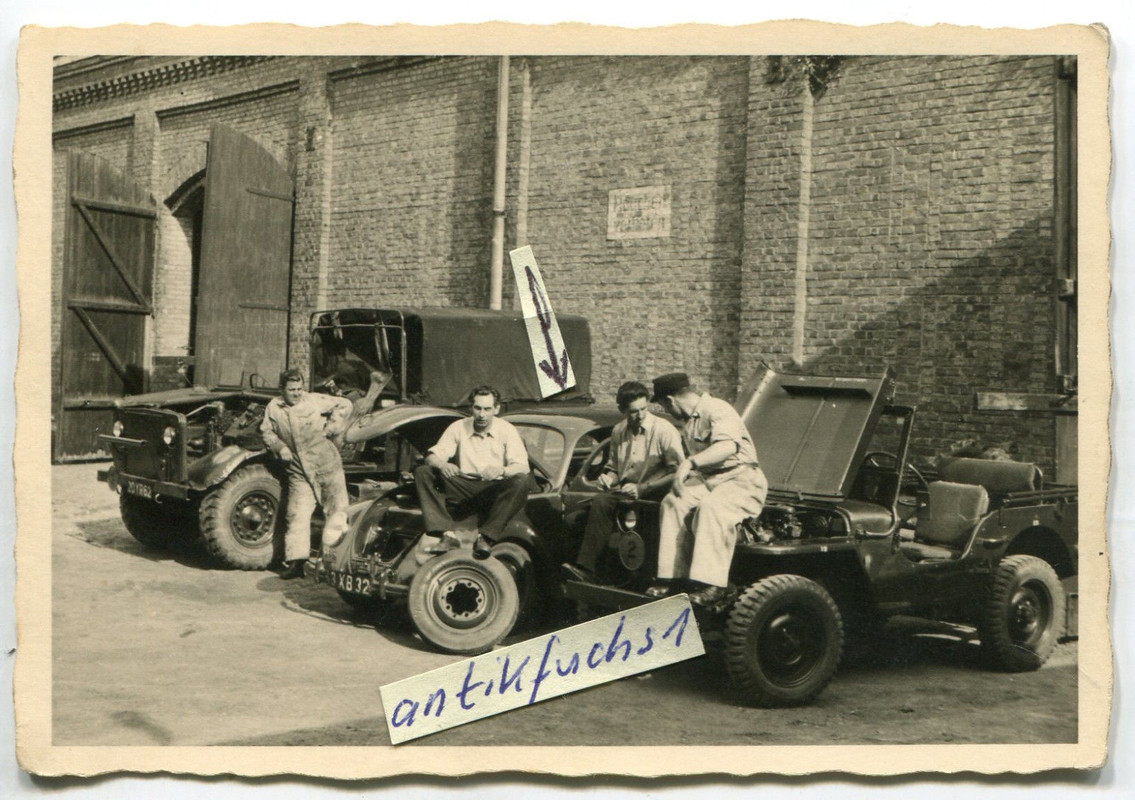WH-Soldaten mit KDF-Käfer und US-Willys-Jeep in 