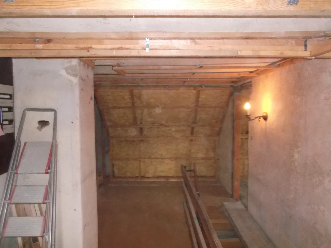 Flur OG - rechts KZ1 und links KZ2 mit Abstellkammern -