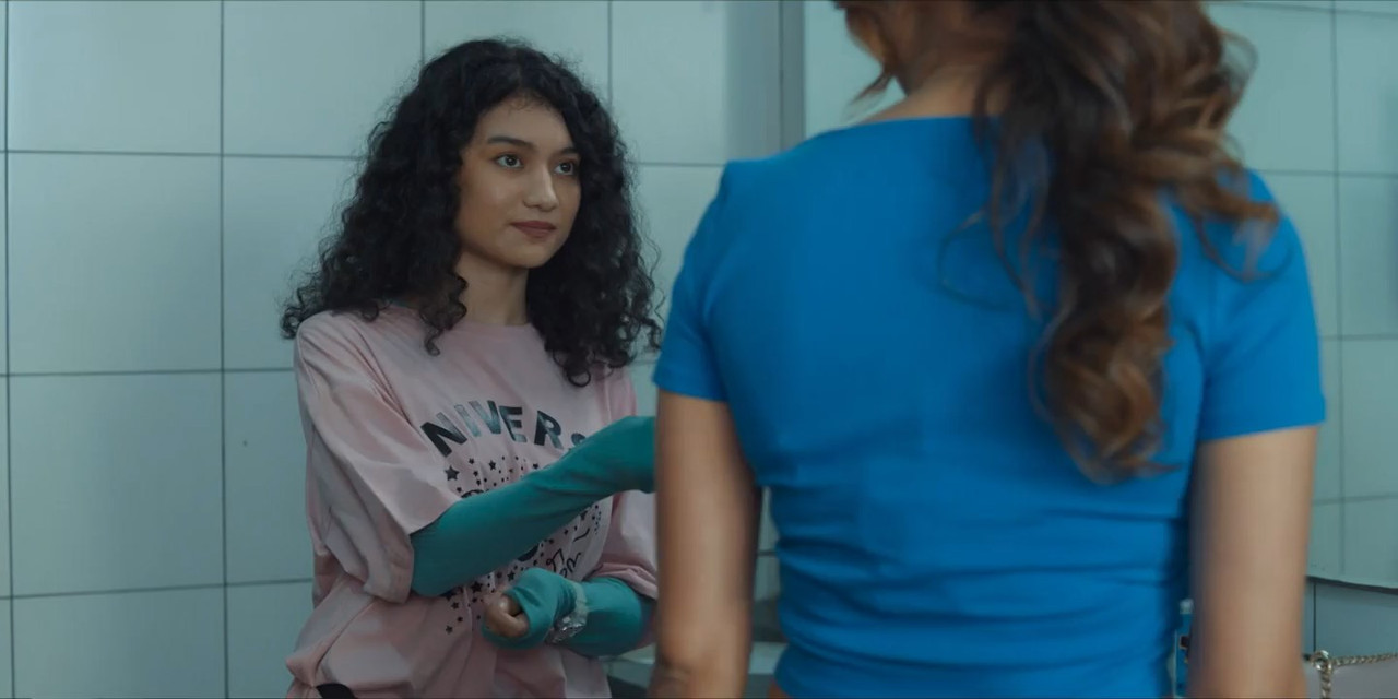 College Romance (2022) Season 3 [Hindi + Tamil + Telugu + Malayalam + Kannada] WebRip 480p, 720p ESub - Complete Screenshot
