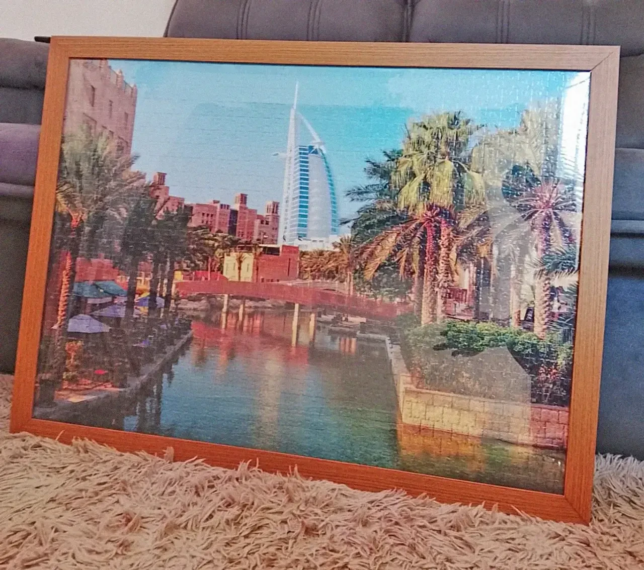 Quebra-cabeça com moldura marrom