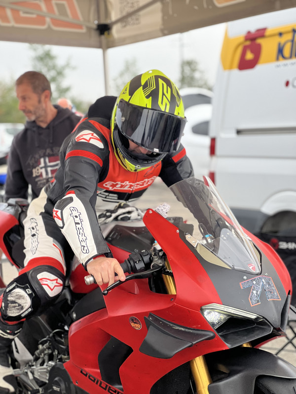 32DB6905-C6F8-444D-9D5E-216BD1A0FF45