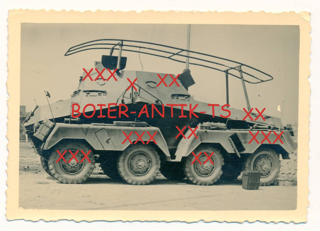 FOTO 2 WK PANZER SPÄHWAGEN TOTAL ANSICHT