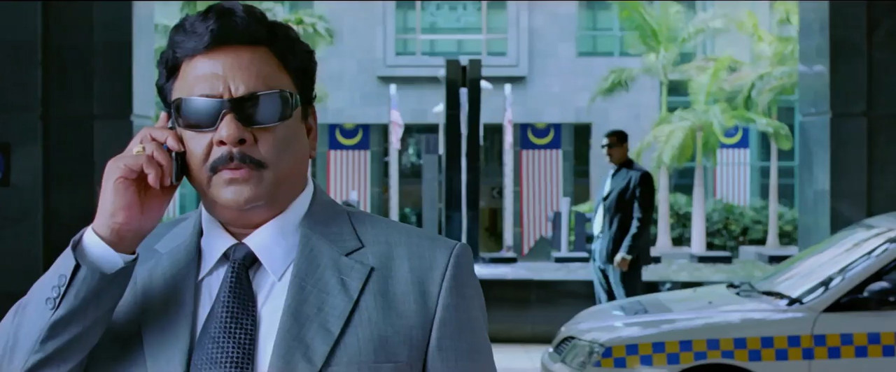 Billa 2009 BluRay [Hindi + Telugu] 480p, 720p ESub Screenshot