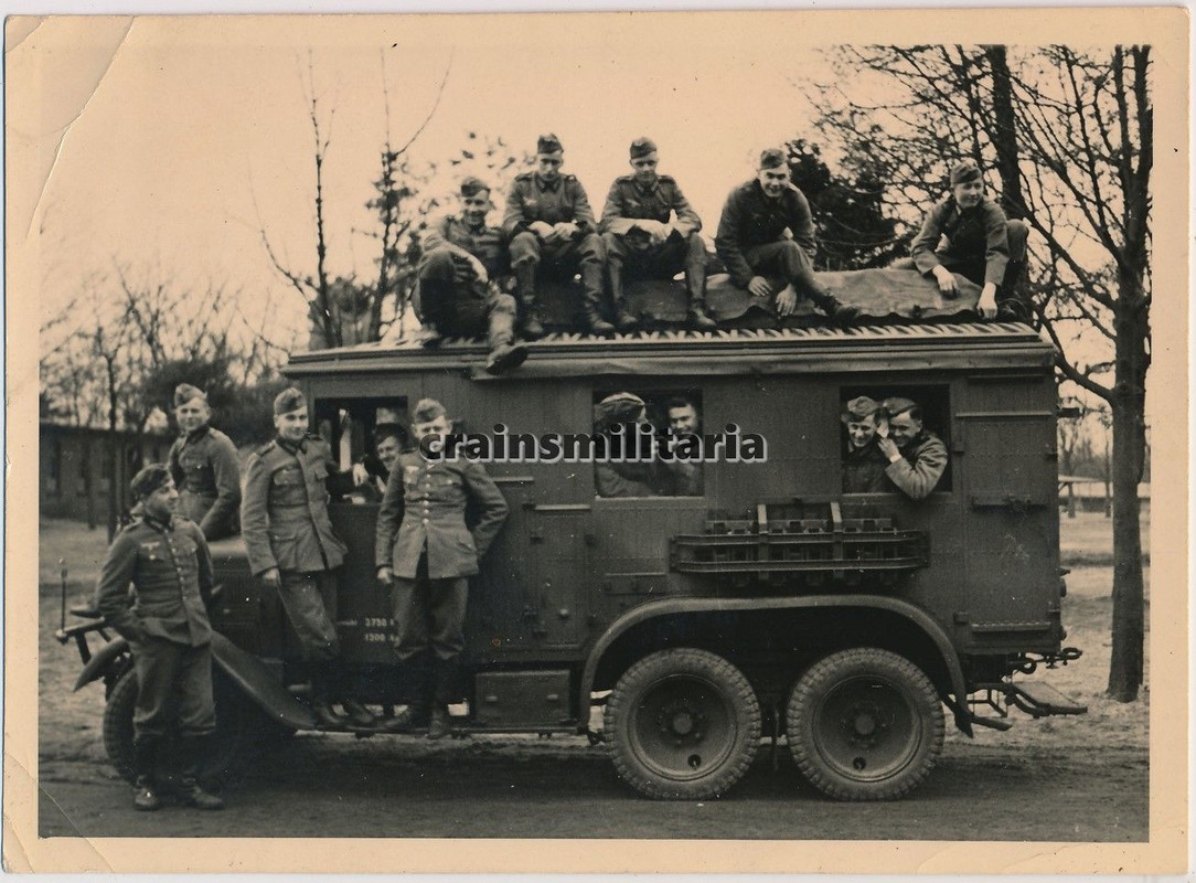 Orig. Foto Soldaten m. Büssing-NAG G31 Funkwagen