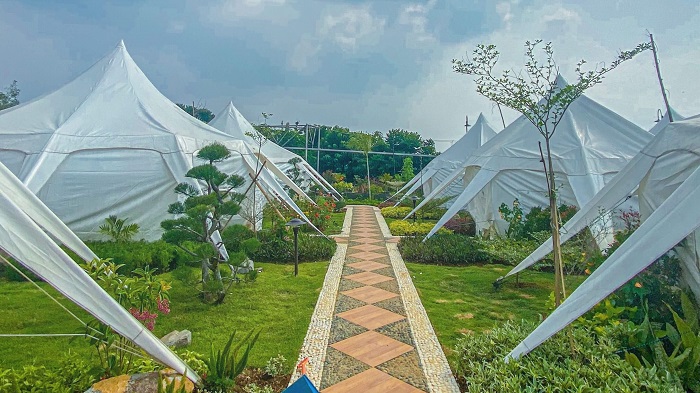 Fasilitas glamping di Chevilly Resort & Camp.