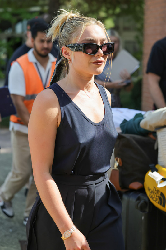Florence Pugh Pokies Black Venice223