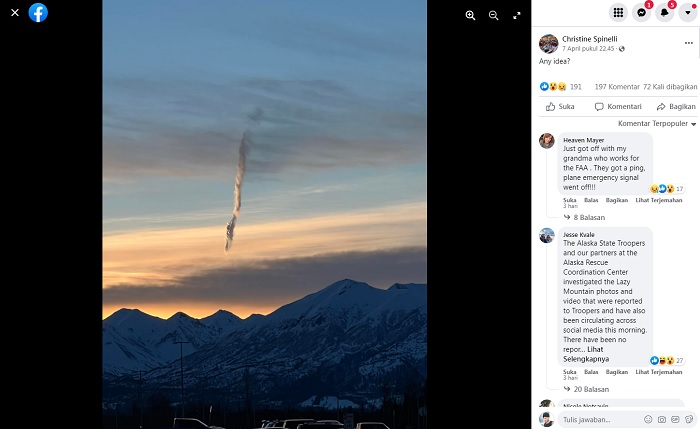 Penampakan awan aneh di atas Gunung Lazy, Alaska.