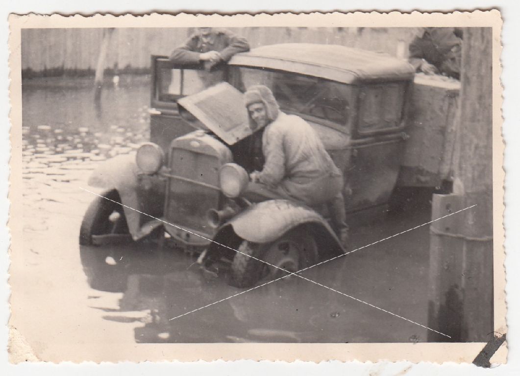 org. Foto Ukraine Pawlohrad Kfz Lkw Überschwemmungen