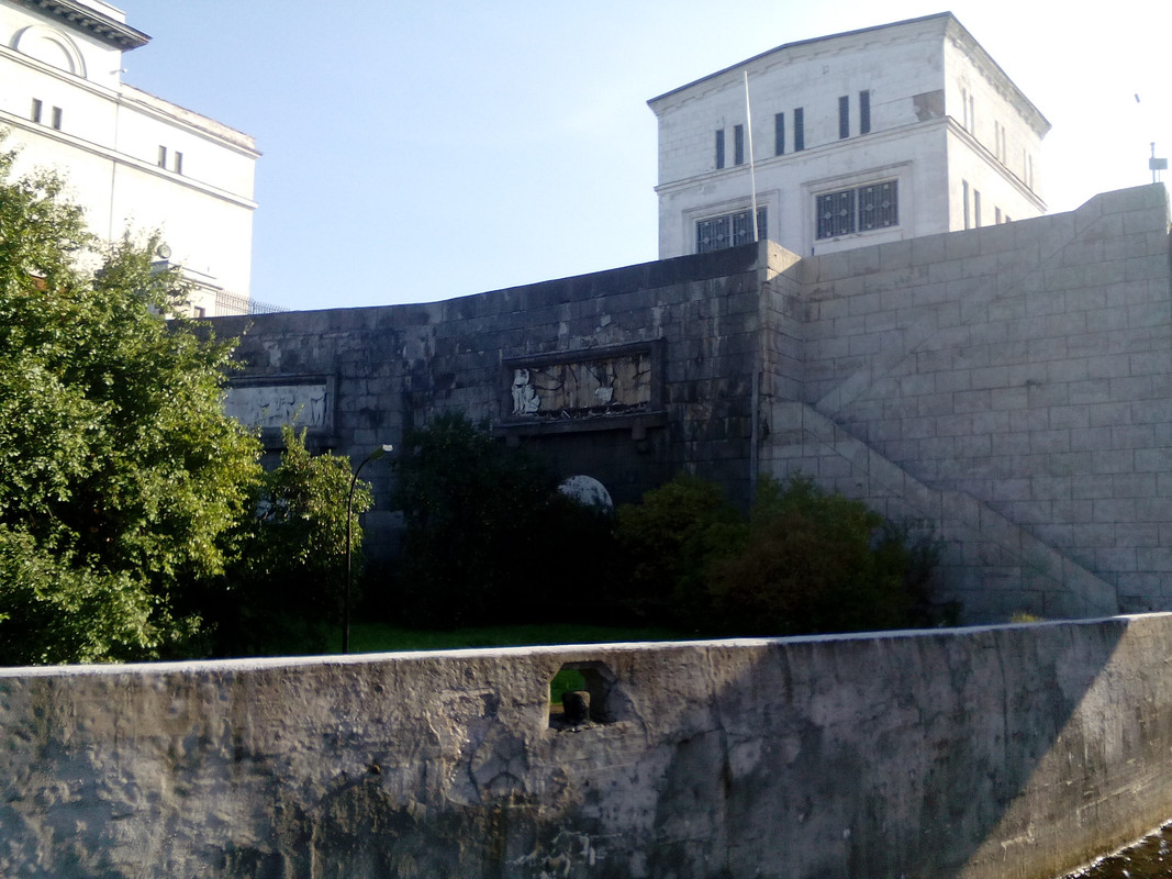 153517300966656374292