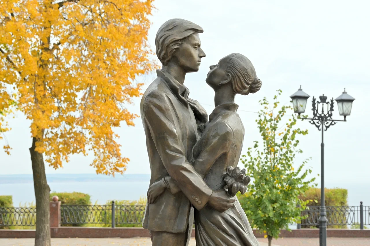 Памятник влюбленным