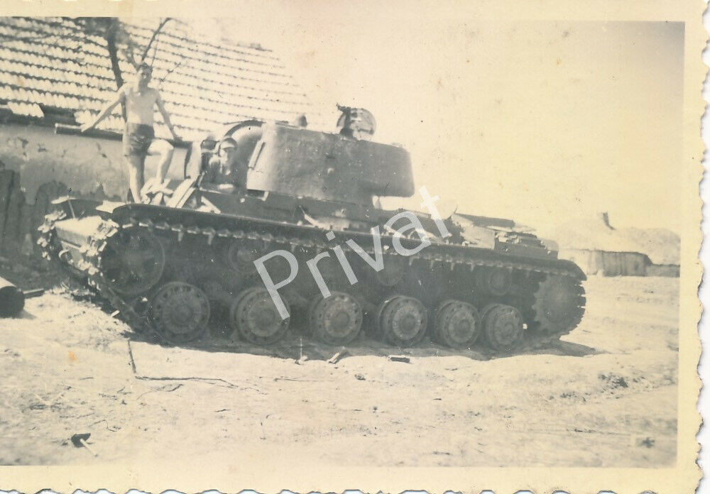 Foto WK II Wehrmacht Russischer Panzer tank char бак Barwinkowe Ukraine K1.17