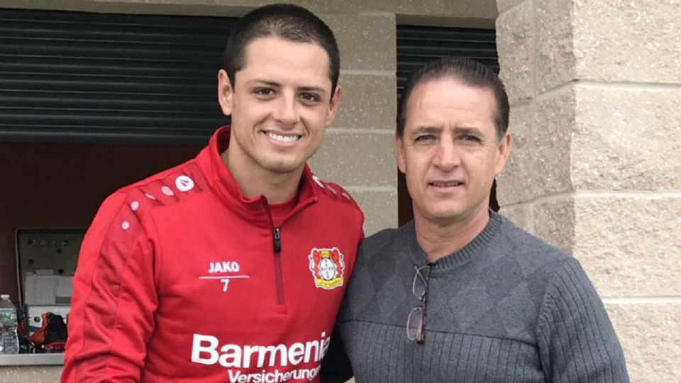 Padre de 'Chicharito' Hernández quiere ver a su hijo de vuelta en la Selección Mexicana