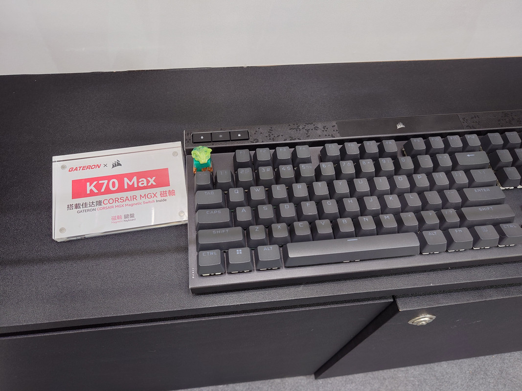 Corsair K70 Max