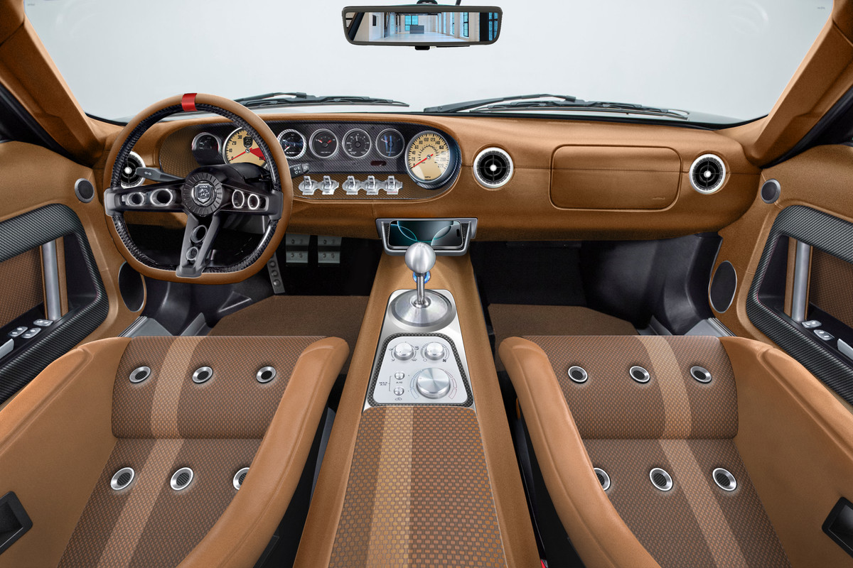 GT1-DASH-SHOT-BEIGE_04_iphone-02