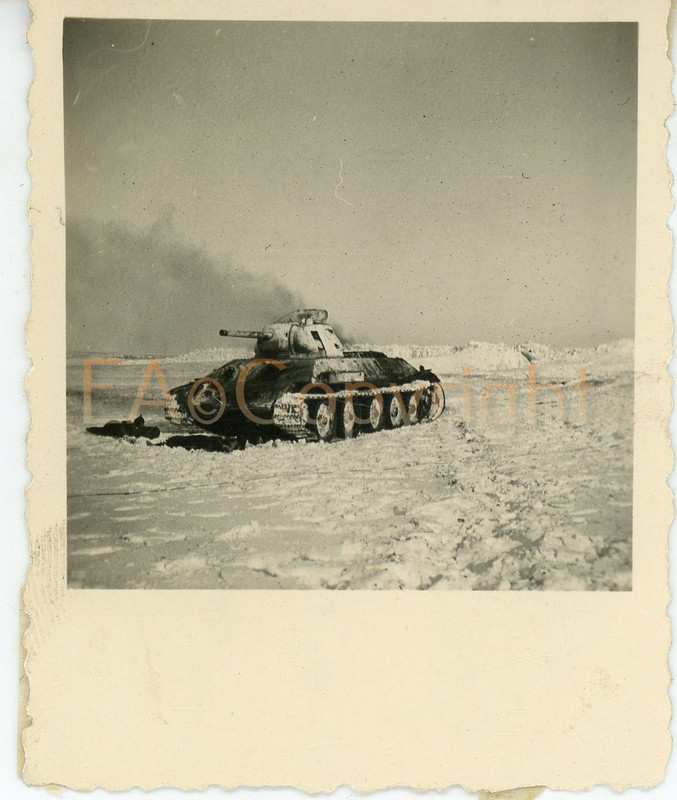 Russland Ukraine Kämpfe T-34 Panzer Tank Tarn Camo