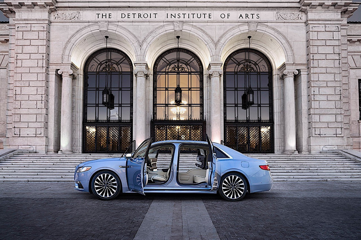 Lincoln Continental 80th Anniversary Coach Door Edition (3)