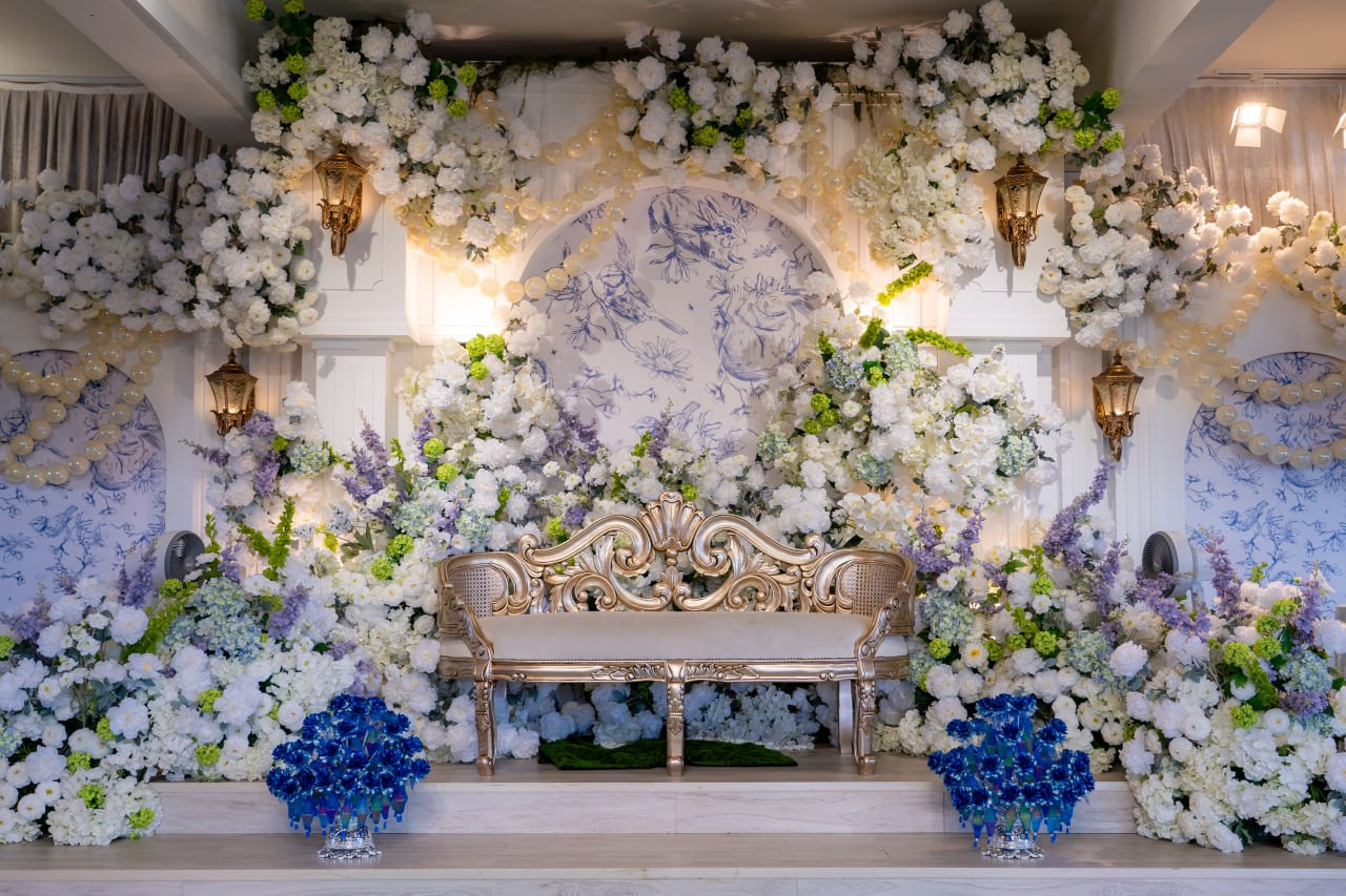 Pelamin bunga di Floral Crystal Event Space