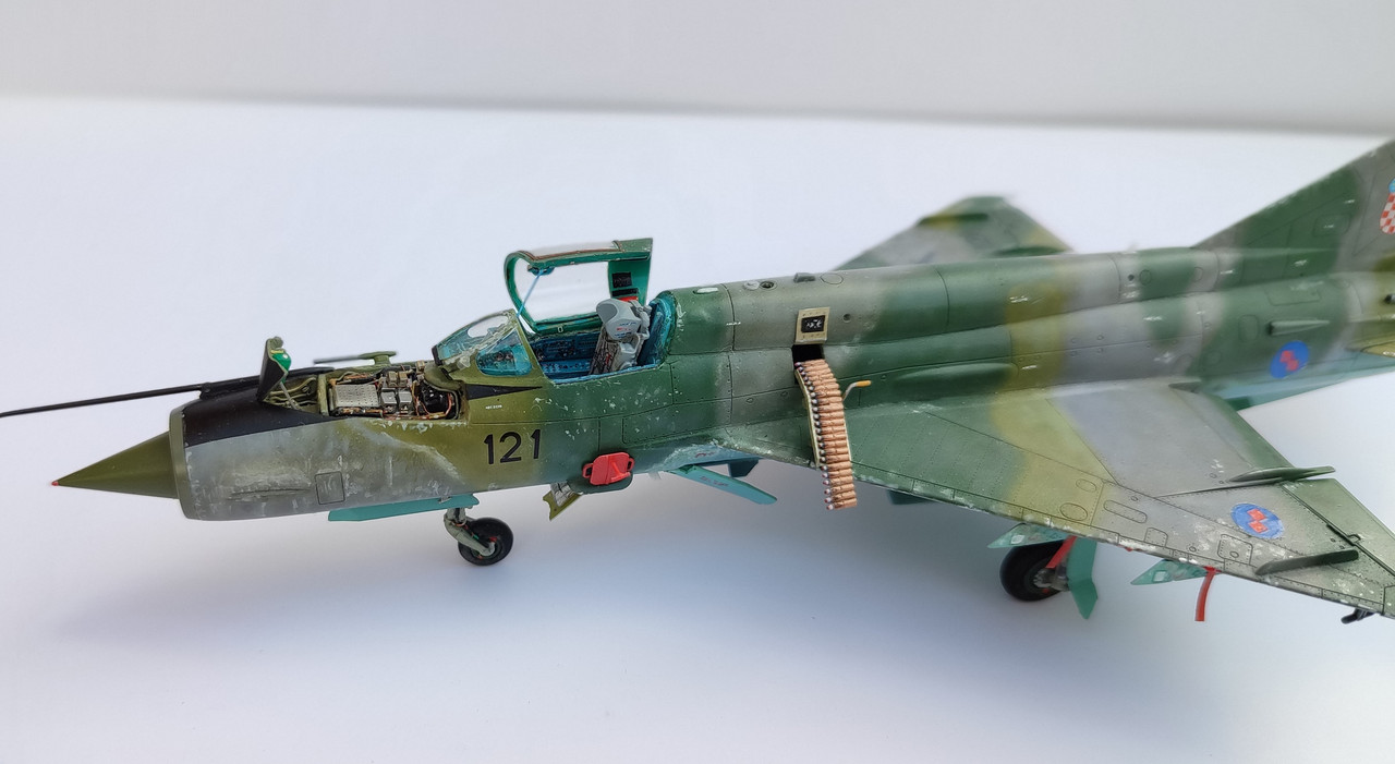 Mig-21bis HRZ 1-72 18