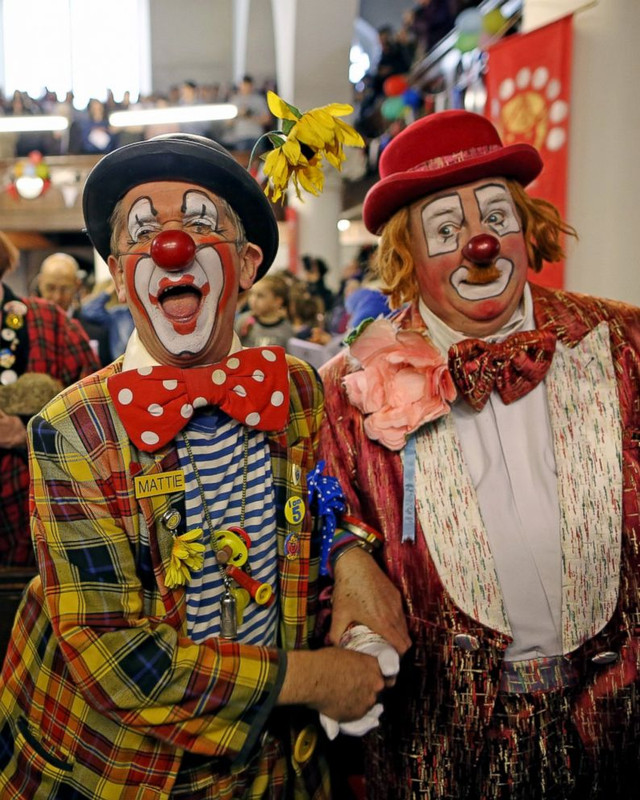 GTY-clown-gathering-main-jef-161027-4x5-992.jpg