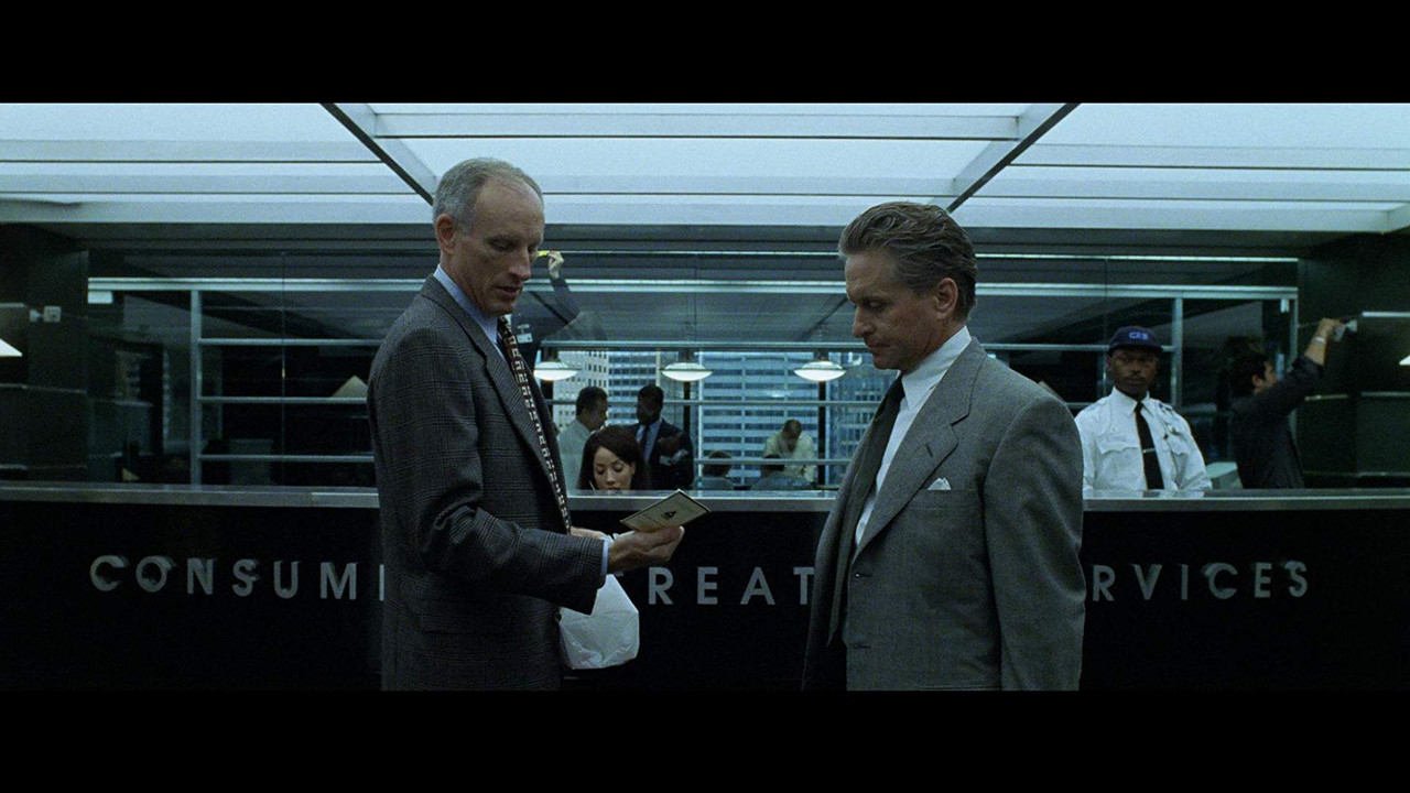 Michael Douglas dan James Rebhorn dalam The Game (1997)