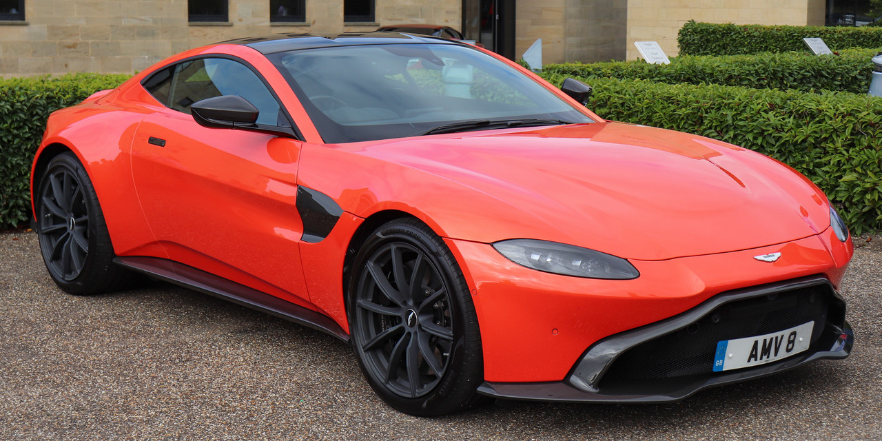 2019_Aston_Martin_Vantage_V8_Automatic_4.0_(1)