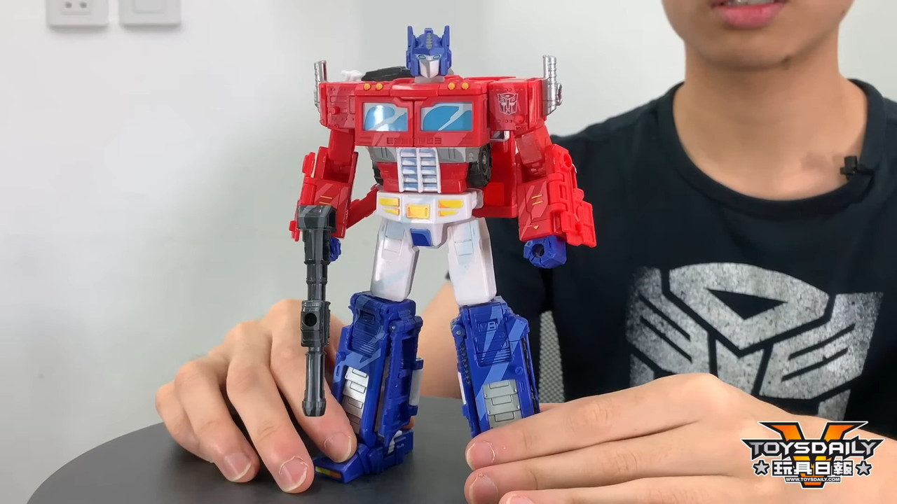 Siege-35-Anniversary-Optimus-Prime-Megatron-02