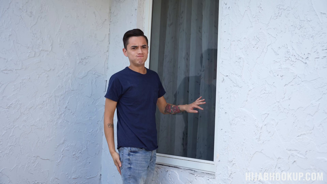 Malina Melendez - The Lost Phone - HIJABHOOKUP.mkv.0006