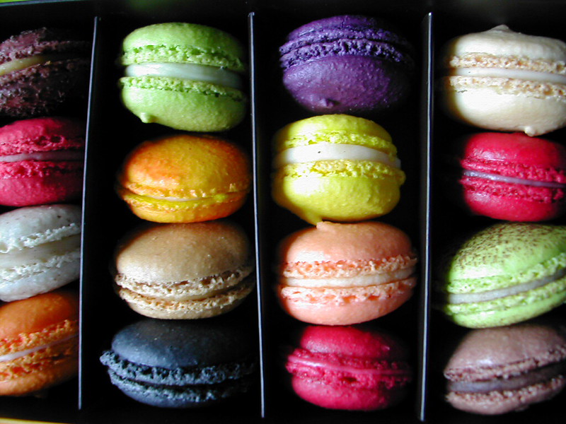 Macarons, oleh-oleh Prancis yang wajib dibawa pulang.
