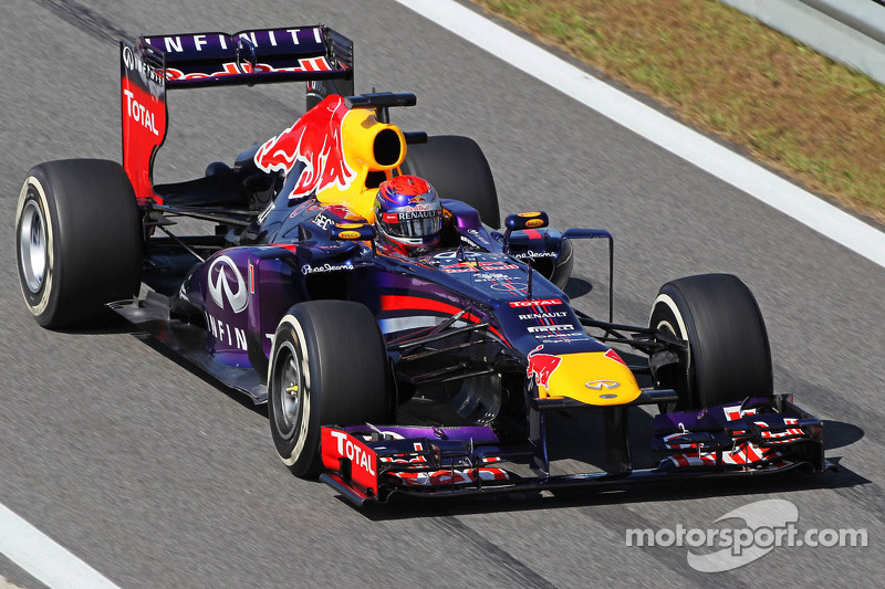f1-korean-gp-2013-sebastian-vettel-red-b