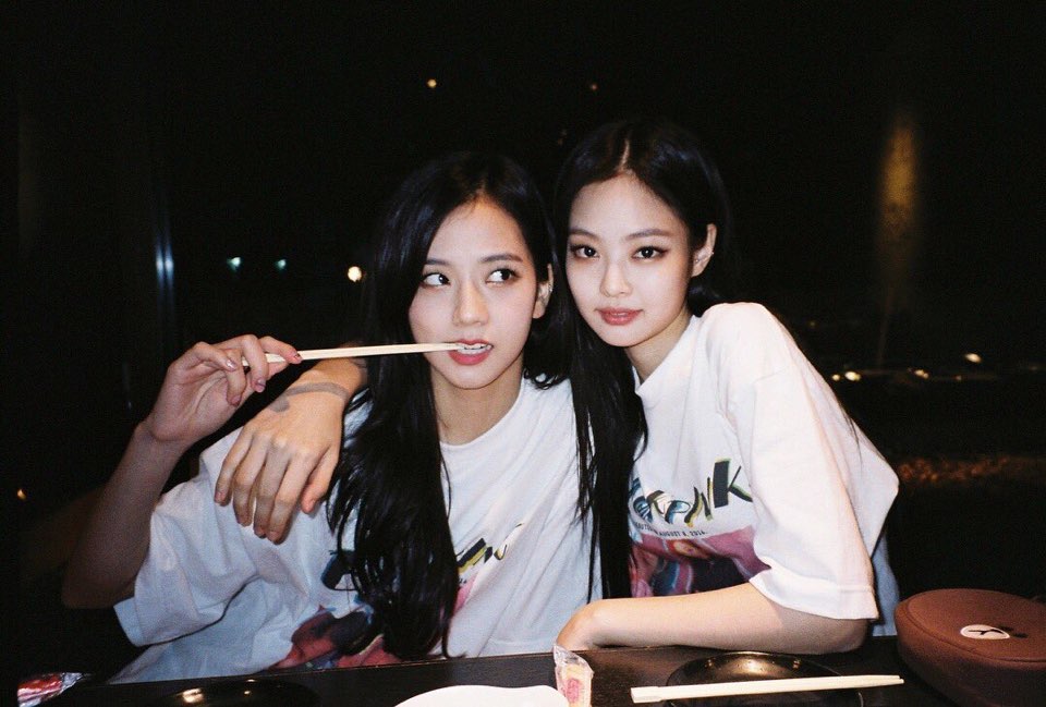 jennie dan jisoo blackpink sukakan super ring