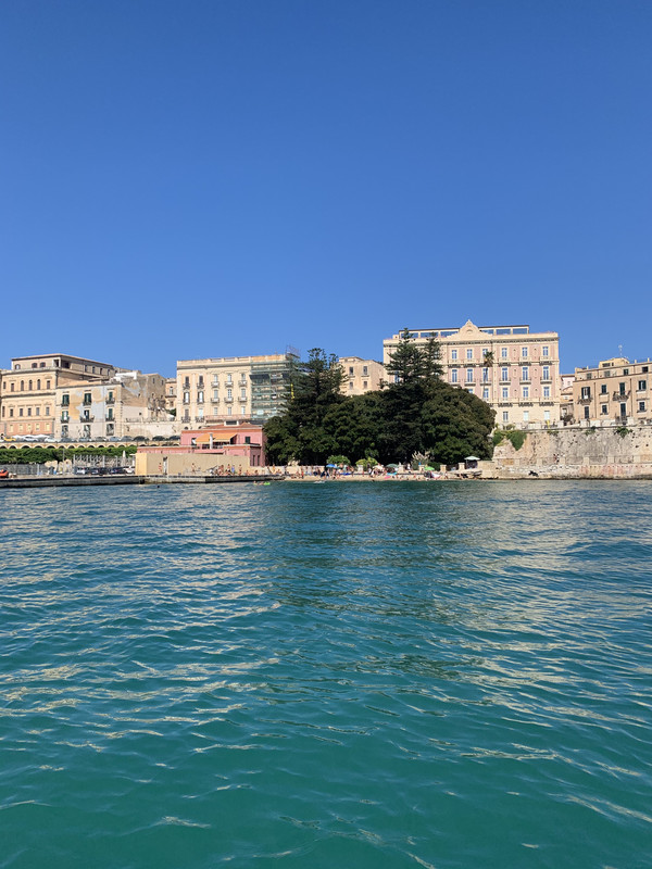 CDC51607-0D3D-4DC6-8576-2D7A460F66B3